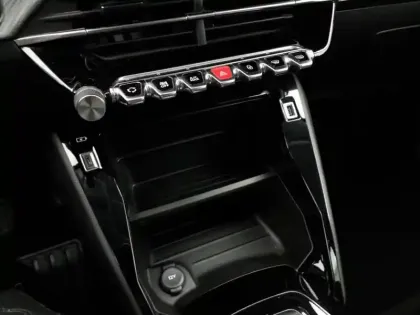 Photo 12 Peugeot 208  Electrique 50 kWh 136ch Style