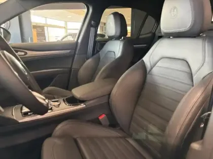 Photo 8 Alfa Romeo Stelvio  2.2 Diesel 210ch Veloce Q4 AT8
