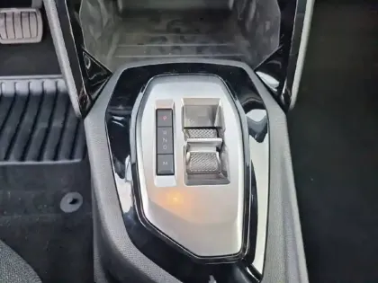 Photo 33 Peugeot 208  Hybrid 100 e-DCS6