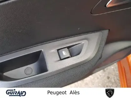 Photo 12 Peugeot 2008  PureTech 100 S&S BVM6