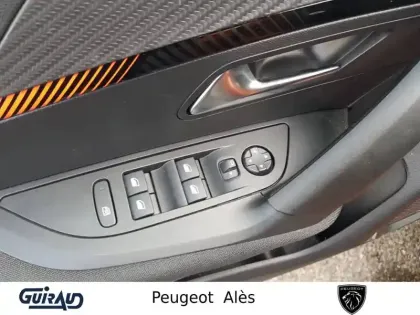 Photo 11 Peugeot 2008  PureTech 100 S&S BVM6