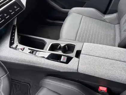 Photo 17 Peugeot 5008  Hybrid 136 e-DCS6