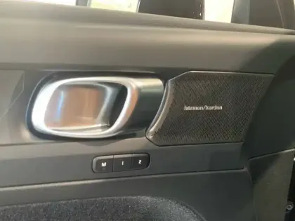 Photo 56 Volvo Ex40  Single 238 ch 1EDT