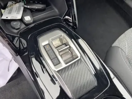 Photo 13 Peugeot 2008  Hybrid 136 e-DCS6