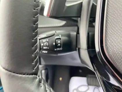 Photo 17 Peugeot 2008  Hybrid 136 e-DCS6