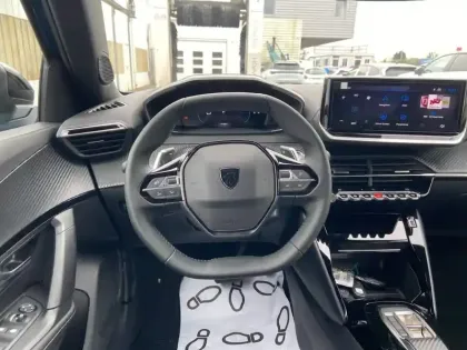 Photo 8 Peugeot 2008  Hybrid 136 e-DCS6