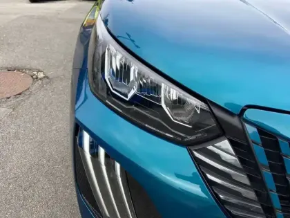 Photo 15 Peugeot 2008  Hybrid 136 e-DCS6