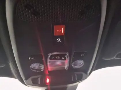 Photo 65 Peugeot 2008  Hybrid 136 e-DCS6