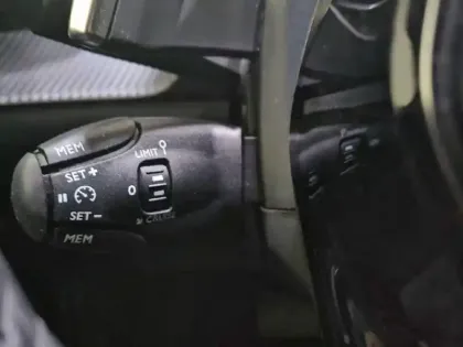 Photo 66 Peugeot 2008  Hybrid 136 e-DCS6