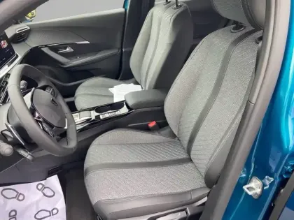 Photo 10 Peugeot 2008  Hybrid 136 e-DCS6