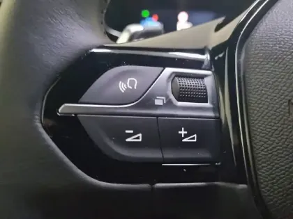 Photo 67 Peugeot 2008  Hybrid 136 e-DCS6