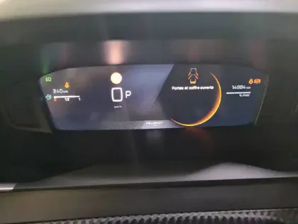 Photo 49 Peugeot 2008  Hybrid 136 e-DCS6