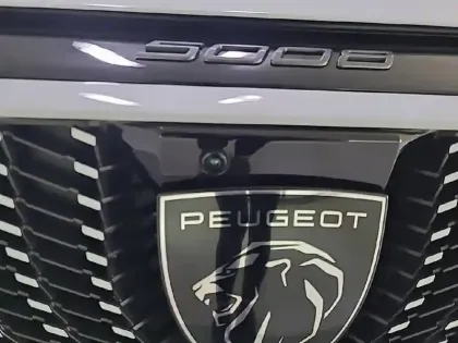 Photo 63 Peugeot 5008  Hybrid 136 e-DCS6