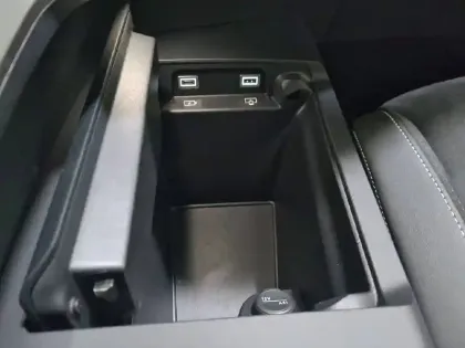 Photo 73 Peugeot 5008  Hybrid 136 e-DCS6