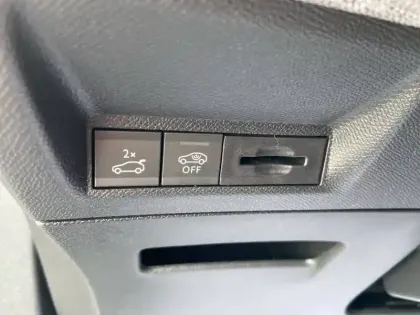 Photo 39 Peugeot 5008  Hybrid 136 e-DCS6