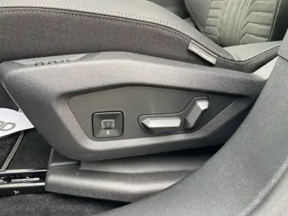 Photo 38 Peugeot 5008  Hybrid 136 e-DCS6