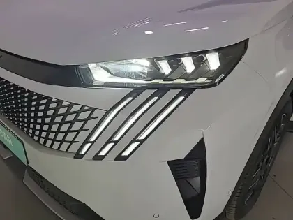 Photo 55 Peugeot 5008  Hybrid 136 e-DCS6