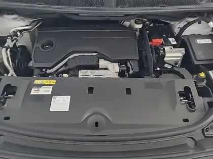 Photo 54 Peugeot 5008  Hybrid 136 e-DCS6