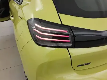 Photo 18 Peugeot 208  Hybrid 100 e-DCS6