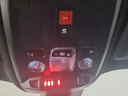 Photo 65 Peugeot 2008  Hybrid 136 e-DCS6