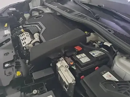 Photo 54 Peugeot 2008  Hybrid 136 e-DCS6