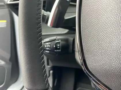 Photo 37 Peugeot 2008  Hybrid 136 e-DCS6