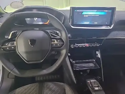 Photo 47 Peugeot 2008  Hybrid 136 e-DCS6