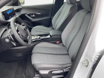 Photo 30 Peugeot 2008  Hybrid 136 e-DCS6