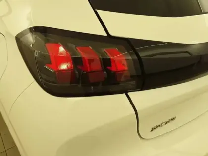 Photo 17 Peugeot 208  PureTech 100 S&S BVM6