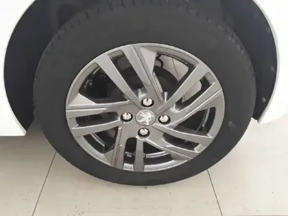 Photo 10 Peugeot 208  PureTech 100 S&S BVM6