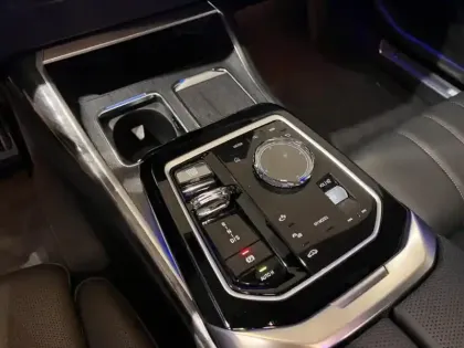 Photo 20 BMW Serie 7 Série 7 750eA xDrive 489ch M Sport