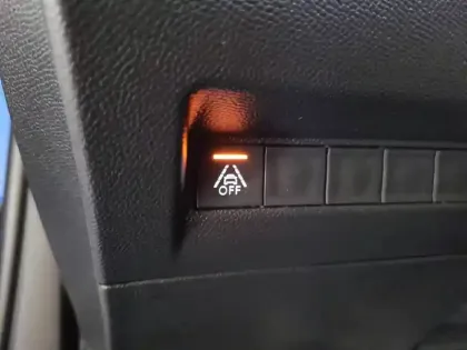 Photo 60 Peugeot 2008  BlueHDi 110 S&S BVM6