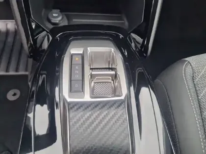 Photo 37 Peugeot 208  Electrique 50 kWh 136ch