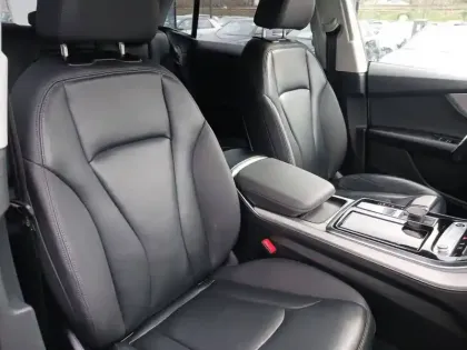 Photo 65 Audi Q8  55 TFSI e 381 Tiptronic 8 Quattro