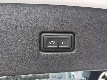 Photo 52 Audi Q8  55 TFSI e 381 Tiptronic 8 Quattro