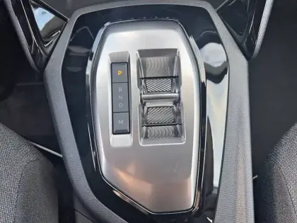 Photo 40 Peugeot 2008  Hybrid 136 e-DCS6