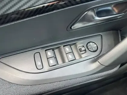 Photo 49 Peugeot 2008  Hybrid 136 e-DCS6