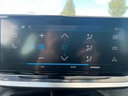 Photo 46 Peugeot 2008  Hybrid 136 e-DCS6