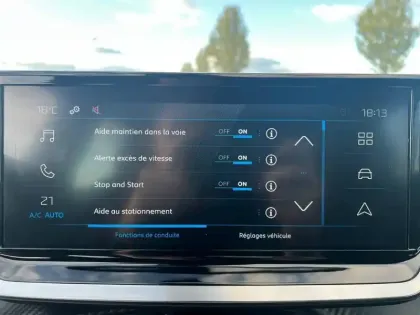 Photo 45 Peugeot 2008  Hybrid 136 e-DCS6
