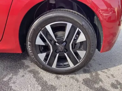 Photo 32 Peugeot 208  Hybrid 100 e-DCS6