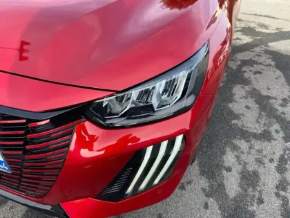 Photo 35 Peugeot 208  Hybrid 100 e-DCS6