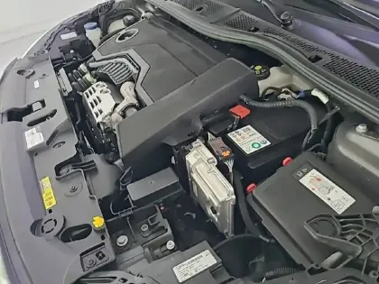 Photo 54 Peugeot 208  Hybrid 100 e-DCS6