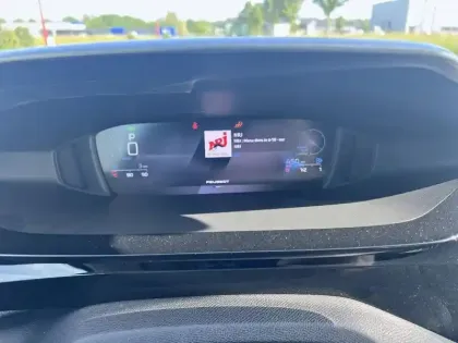 Photo 42 Peugeot 408  Hybrid 136 e-DCS6