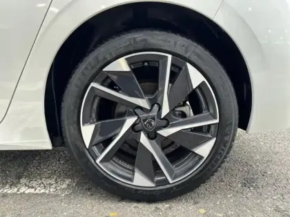 Photo 9 Peugeot 308  1.5 BlueHDi 130ch S&S Allure Pack EAT8