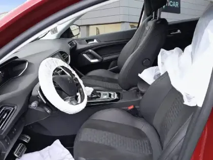 Photo 8 Peugeot 308  PureTech 130ch S&S EAT8