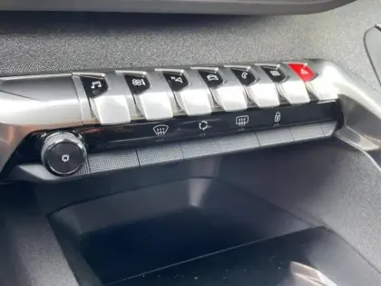 Photo 11 Peugeot 3008  1.2 PureTech 130ch Allure S&S