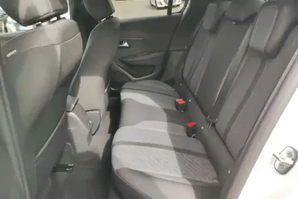 Photo 44 Peugeot 208  Electrique 51 kWh 156ch