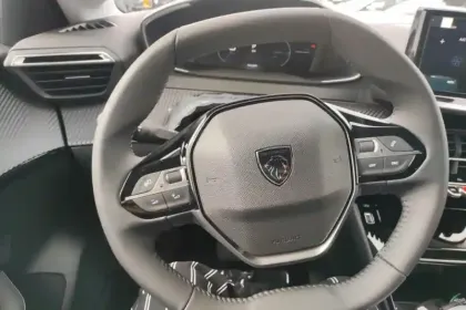 Photo 52 Peugeot 208  Electrique 50 kWh 136ch