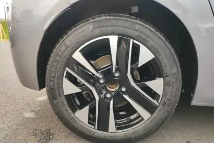 Photo 48 Peugeot 208  Electrique 50 kWh 136ch