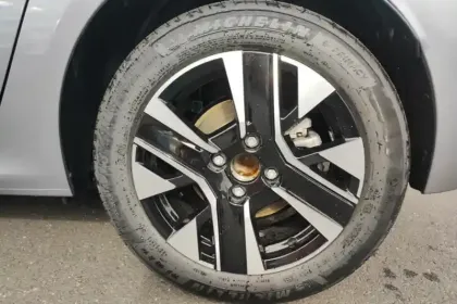 Photo 45 Peugeot 208  Electrique 50 kWh 136ch